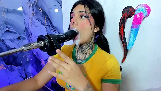 Chat +18 de Emily_Evo ao vivo