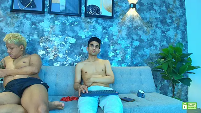 Alejandro_and_Deiby's Live XXX Chat