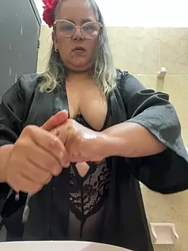 Lucy_Milf_474's Live XXX Chat