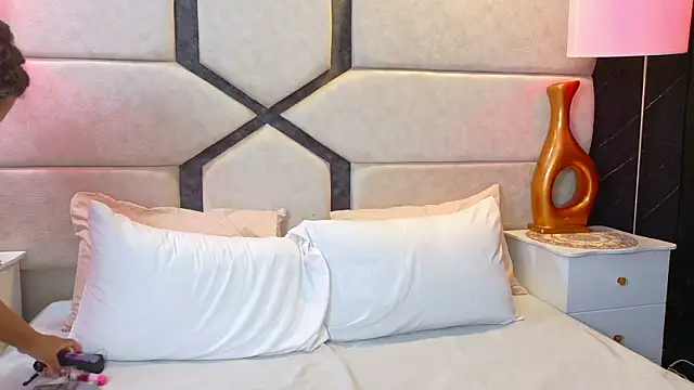 EbonyHenner Live XXX-Chat