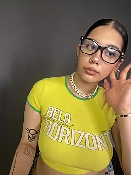 lora_meow élő XXX-chatje