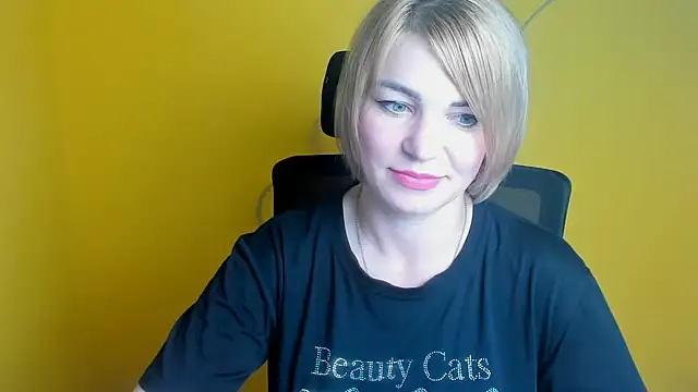 CuttieEmma – Live XXX-chat