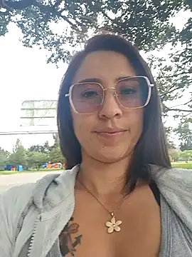 Chat +18 de VALERY-94 ao vivo
