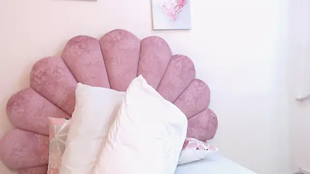 MilaaAdams' Live XXX Chat