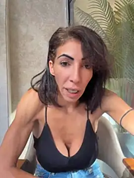 XXX chat uživo modela Yasmiinee