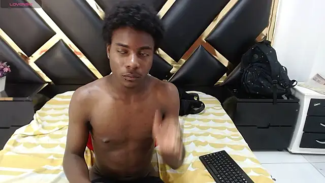 NoahJhonson69 Adlı Modelin Canlı XXX Sohbeti
