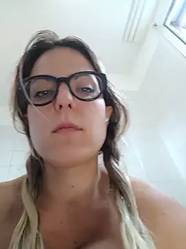 dolcehelena993's Live XXX Chat