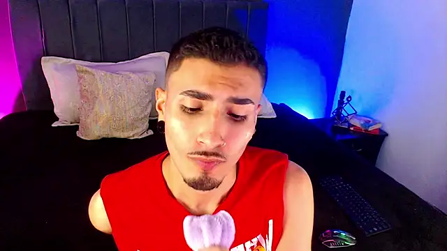 Toyboy_richard's Live XXX Chat