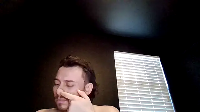 Chat XXX en directo de Mikecloudyhawk