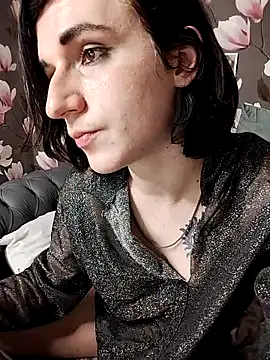 MickeQuinee live XXX chat