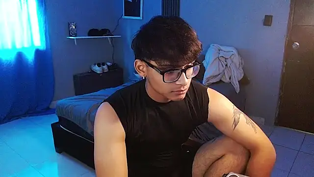 Mr_yisuzz Chat XXX live