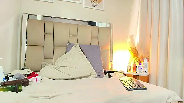 Chat +18 de Rachele_x ao vivo