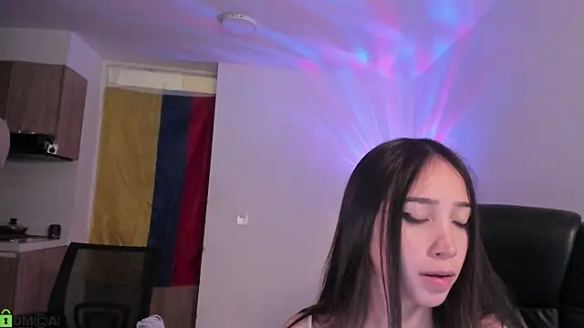 Mikeyvioleta_'s Live XXX Chat