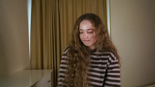 Chat +18 de DaciaJuell ao vivo