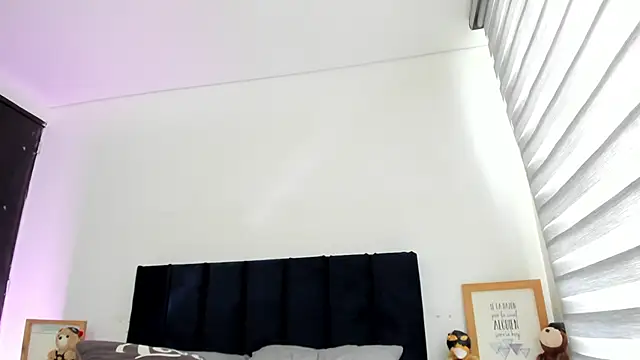 Chat +18 de melanie_roux__ ao vivo