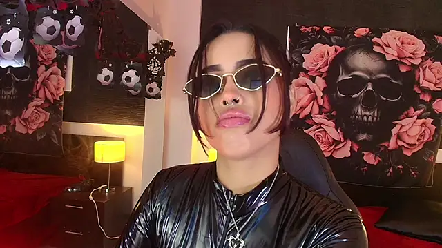 EvaaFoxxy1 Adlı Modelin Canlı XXX Sohbeti