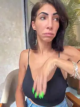 Yasmiinee's Live XXX Chat