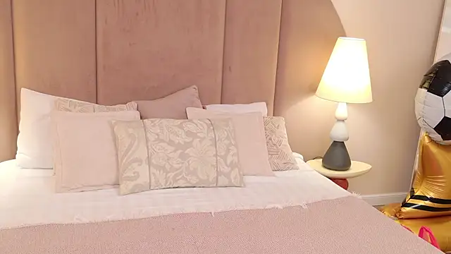 SelenaAlmond Chat XXX live