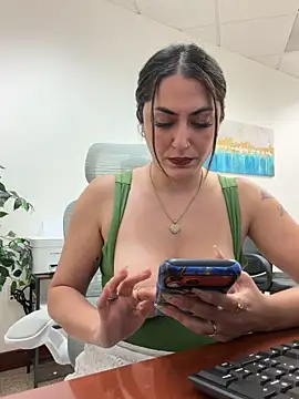 Chatroom XXX en direct de YourQueen18