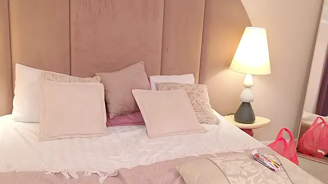 SelenaAlmond's Live XXX Chat