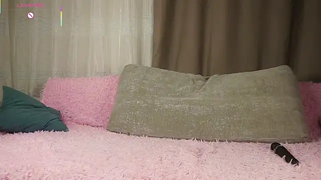 AlbaMesick's Live XXX Chat