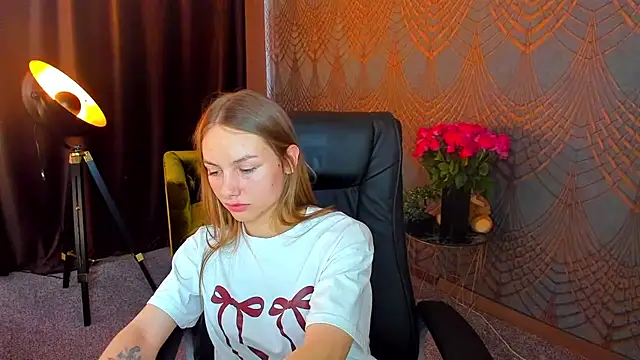 Онлайн чат XXX MilaAddams