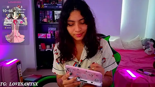 Lovelyamyy Chat XXX in diretta
