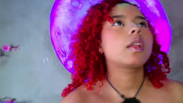 lara_curly's Live XXX Chat