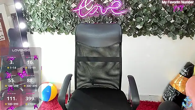 DestinyHills' Live XXX Chat