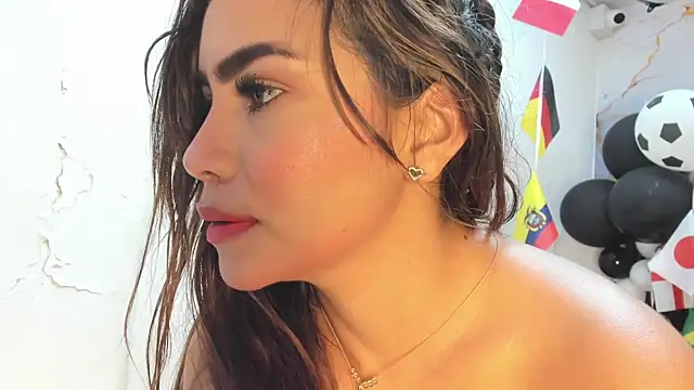 Holly_22 – Naživo XXX chat