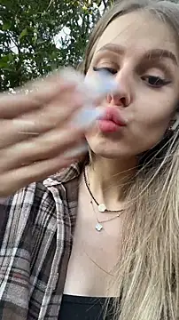 Lina_Away Chat XXX in diretta