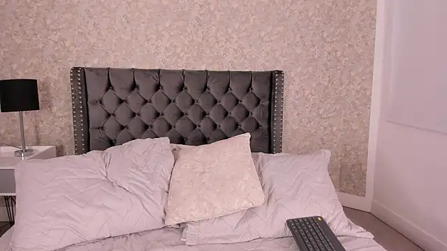 Anika_H Adlı Modelin Canlı XXX Sohbeti