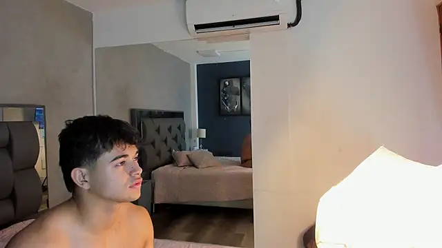 Charlie___Musk's Live XXX Chat