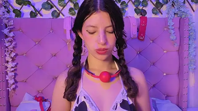 Namii__ Adlı Modelin Canlı XXX Sohbeti