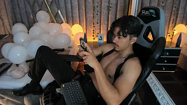 NicolaiKarav Show in webcam