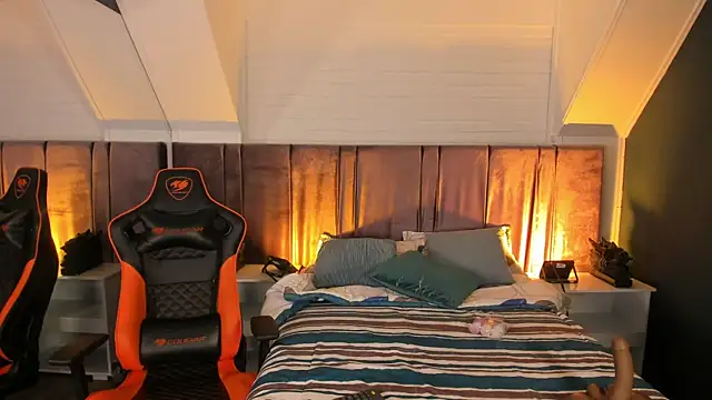 XXX chat uživo modela Fiorelaa_