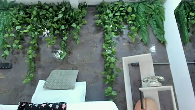 Chat +18 de emily_hunter12 ao vivo