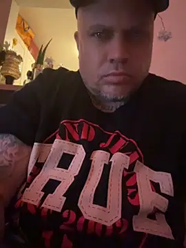 Auhenri25's Live XXX Chat