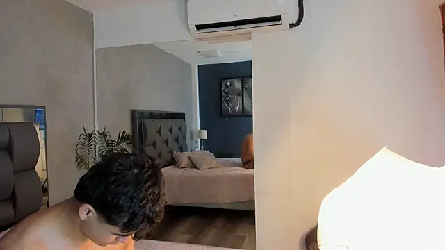 Charlie___Musk Adlı Modelin Canlı XXX Sohbeti