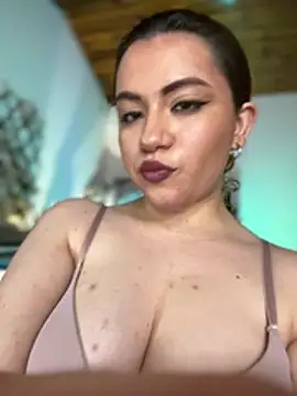 NikkiNix Chat XXX in diretta