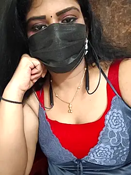 soundharya_tamil Adlı Modelin Canlı XXX Sohbeti