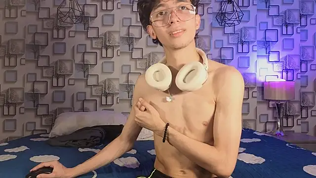 Twink_Sebas7: онлайн-секс-чат