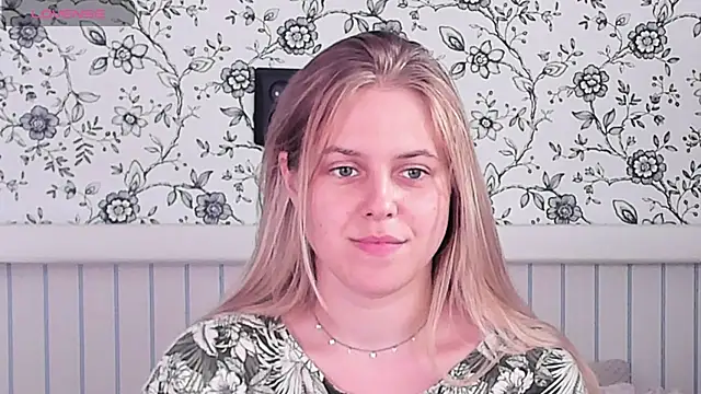 AngelAnty Adlı Modelin Canlı XXX Sohbeti