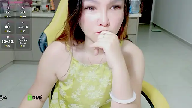 Clumsy_Girl's Live XXX Chat