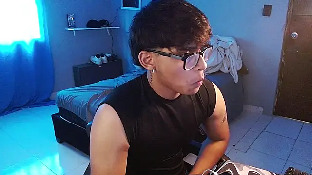 Mr_yisuzz Chat XXX live