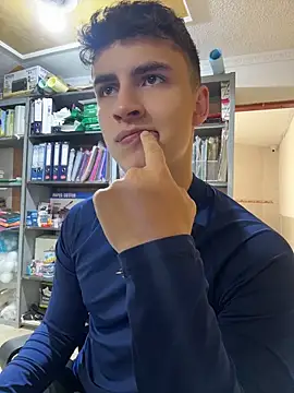 AdrianRinaldi Chat XXX in diretta