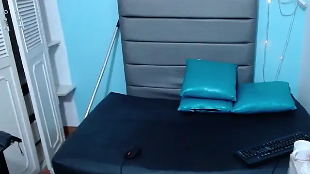 casandraroberthrs707's Live XXX Chat