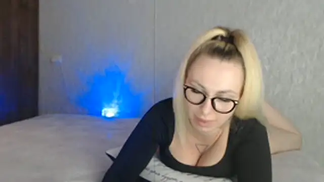 _Leslyy_Feet_00's Live XXX Chat