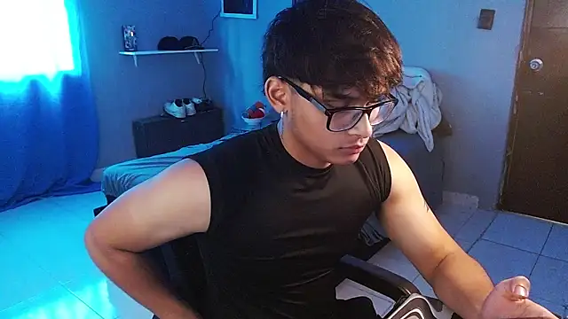 Mr_yisuzz Chat XXX live