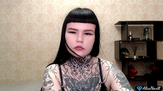 alicenevill's Live XXX Chat
